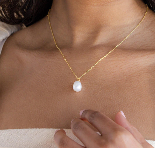 Delicate Pearl Drop Pendant Necklace