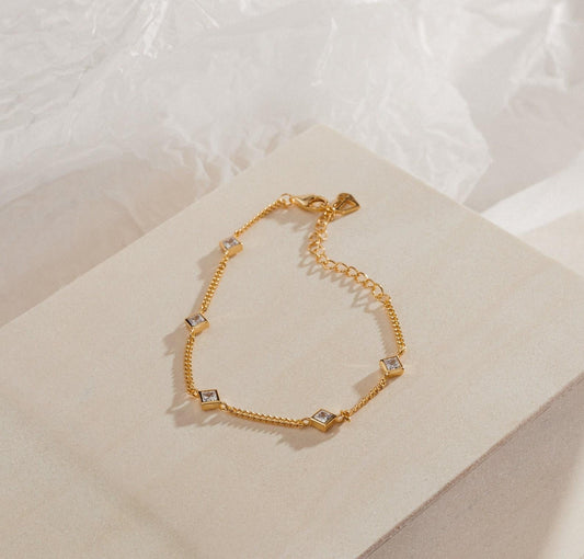 Minimalist Diamond Curb Chain Bracelet