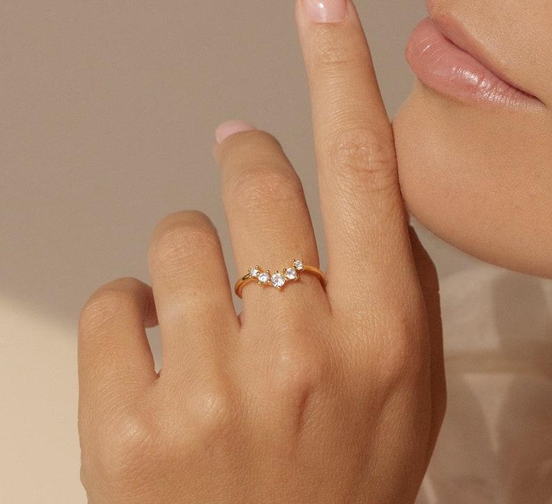 Gold Diamond Wave Minimalist Ring