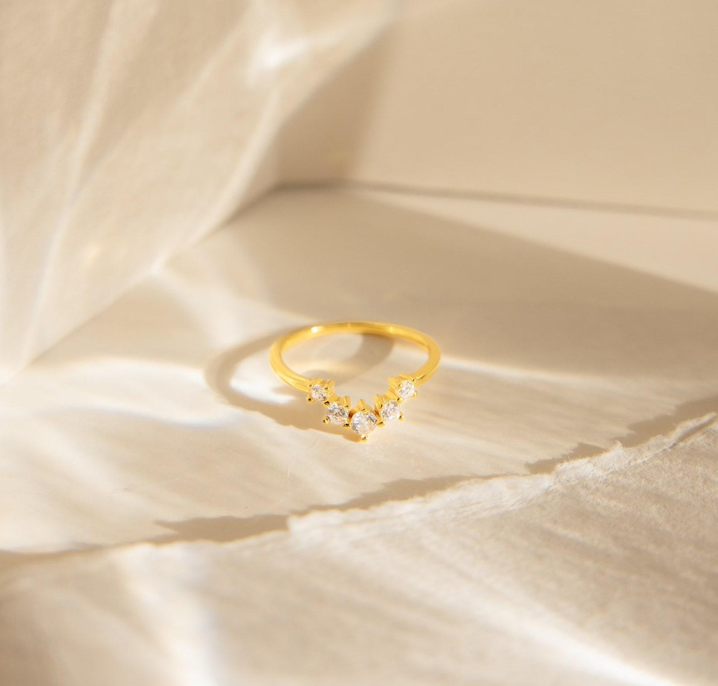 Gold Diamond Wave Minimalist Ring