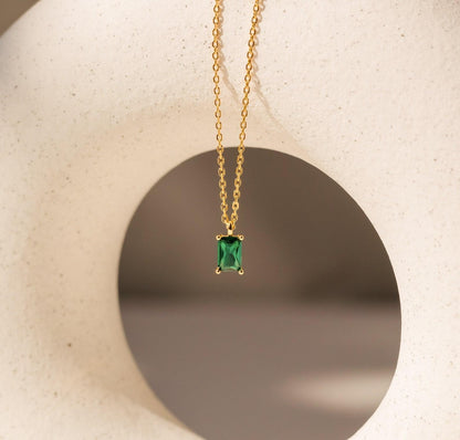 Dainty Emerald Gemstone Necklace