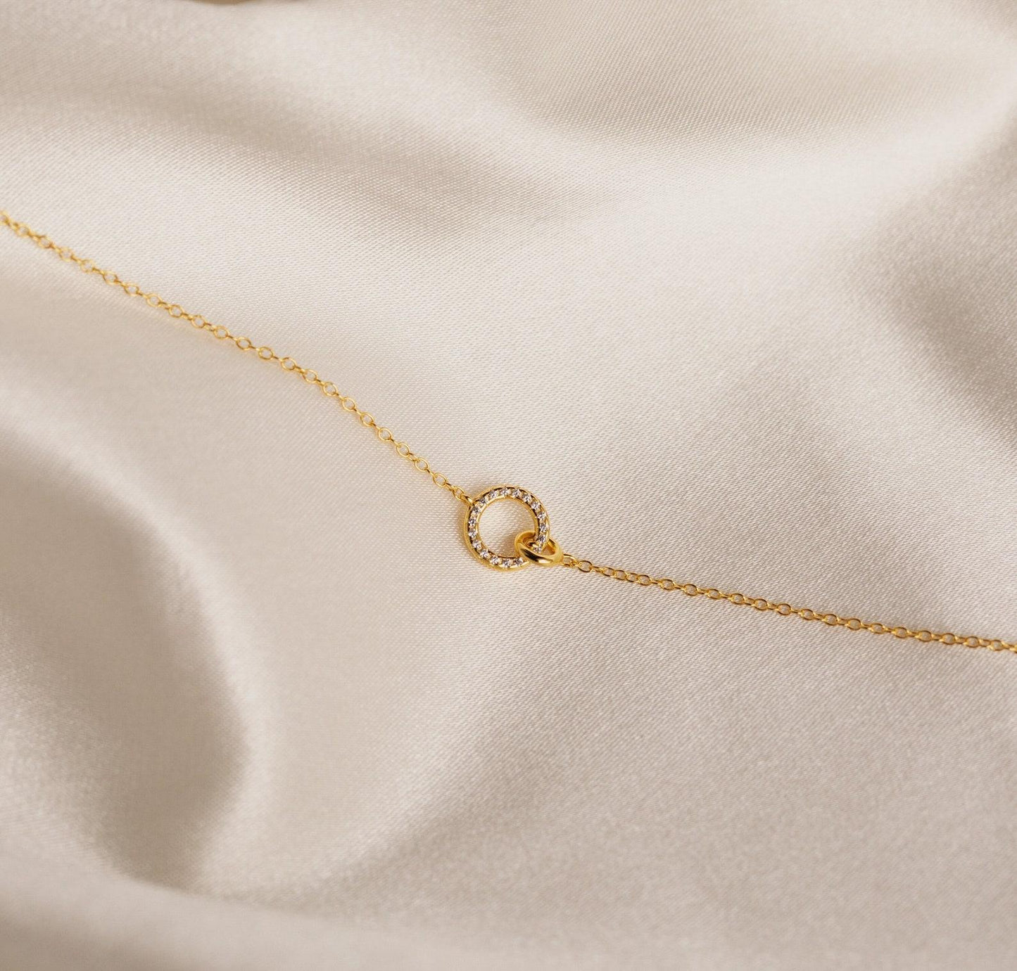 Interlocking Circles Minimal Necklace