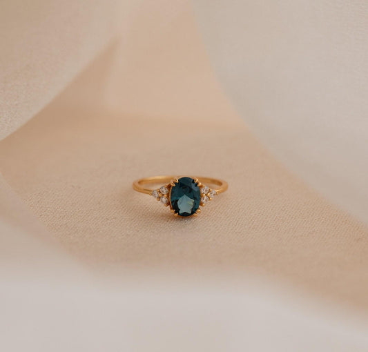 Vintage Blue Topaz Diamond Gold Ring