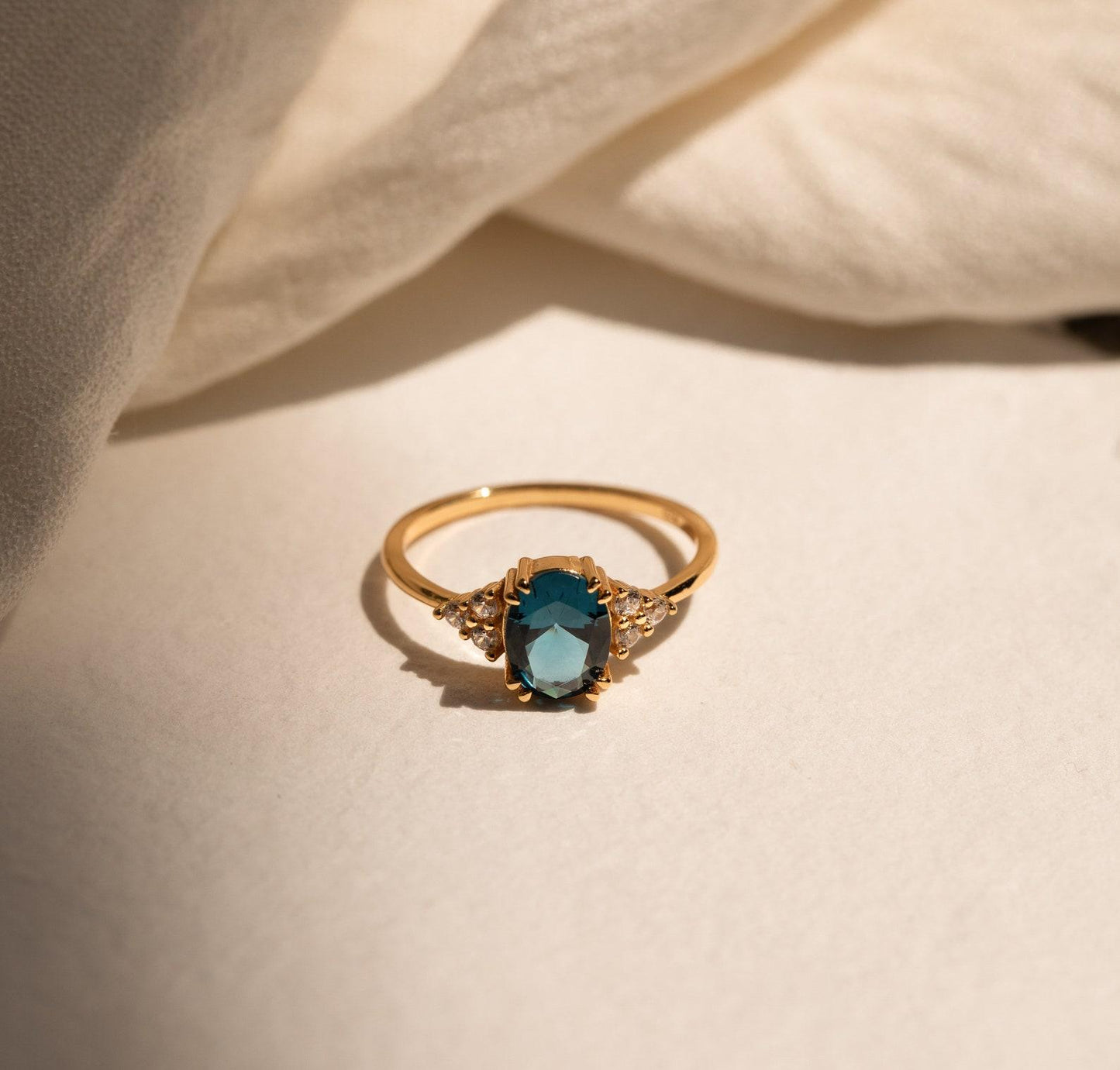 Vintage Blue Topaz Diamond Gold Ring