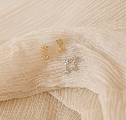 Dainty Flower Minimalist Stud Earrings