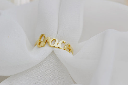 Personalized Dainty Silver Name Ring Design